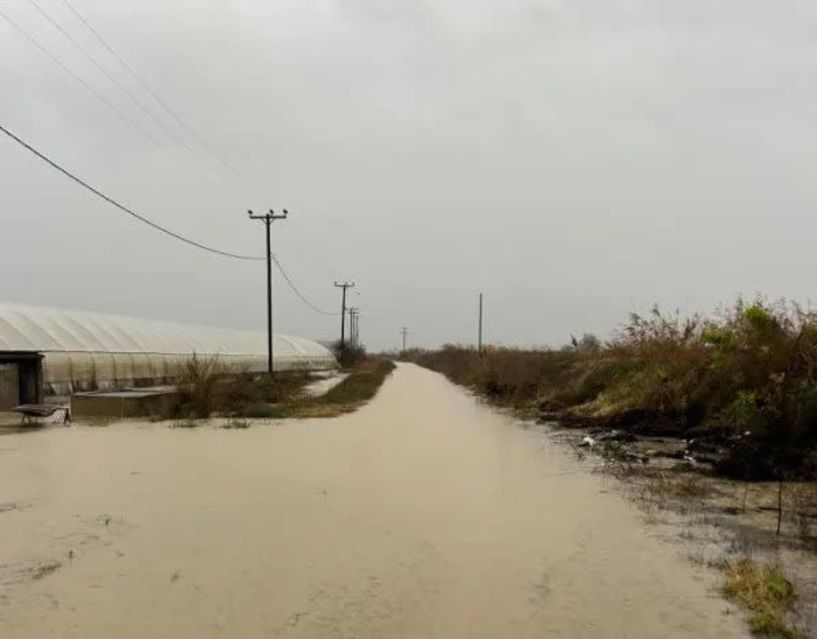 Κλειστή προς την κυκλοφορία η Δημοτική οδός από Αλεξάνδρεια έως και την Δ/Κ Λουτρού, λόγω υψηλής στάθμης υδάτων