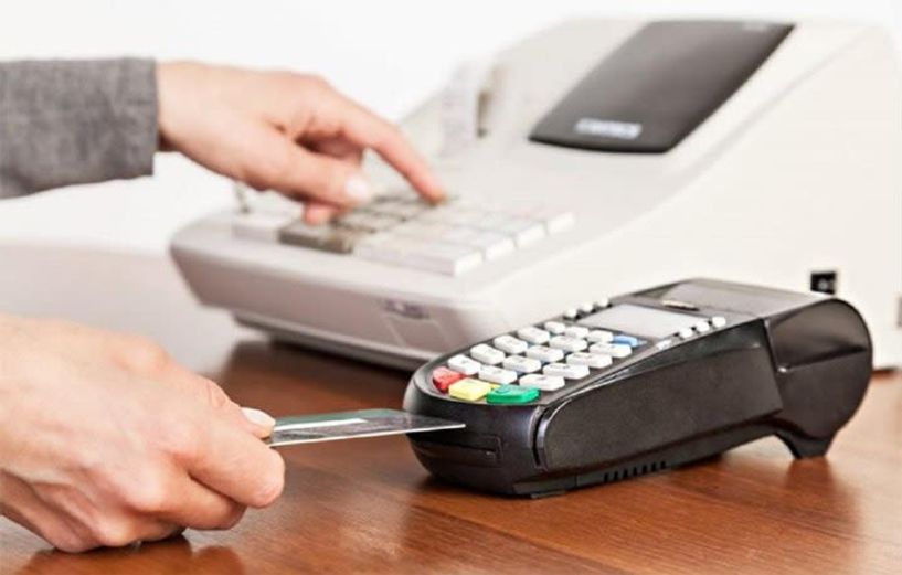 ΑΑΔΕ: Αύξηση εσόδων από ΦΠΑ και αύξηση ηλεκτρονικών πληρωμών σε εστίαση, ξενοδοχεία, ταξί και  γιατρούς,  από την διασύνδεση ταμειακών μηχανών και POS 