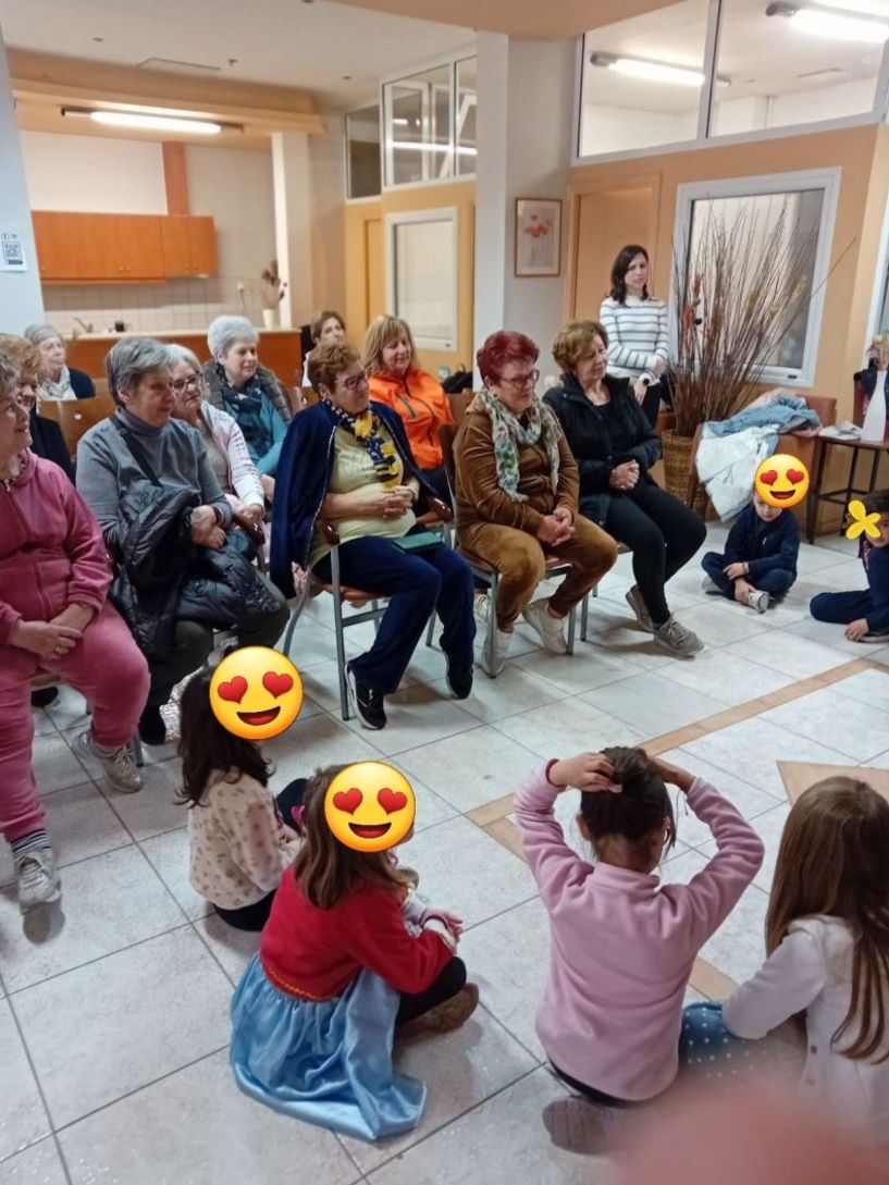 Τα «πρωτάκια» του 5ου Δημοτικού σχολείου Βέροιας γιόρτασαν την 25η Μαρτίου στο ΚΑΠΗ Προμηθέα