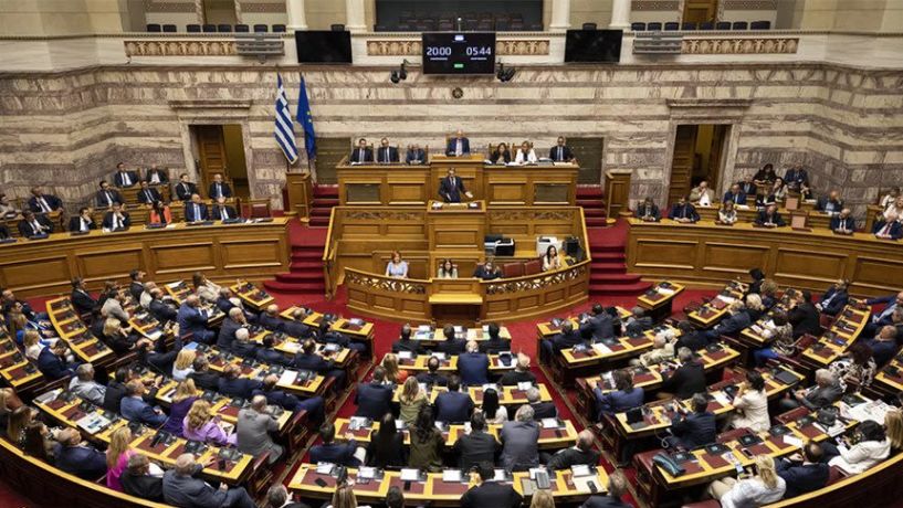 Πρόταση δυσπιστίας κατά της κυβέρνησης, από ΠΑΣΟΚ, ΣΥΡΙΖΑ, Νέα Αριστερά και Πλεύση Ελευθερίας, για το σιδηροδρομικό δυστύχημα των Τεμπών -Εκλογές με διεθνείς παρατηρητές, ζητάει ο Κασσελάκης  - Για προσπάθεια αποσταθεροποίησης, κάνει λόγο η κυβέρνηση