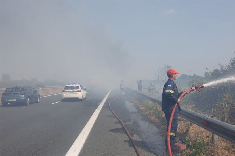 Εγνατία οδός: Πυρκαγιά σε χαμηλή βλάστηση στο ύψος της Αλεξάνδρειας