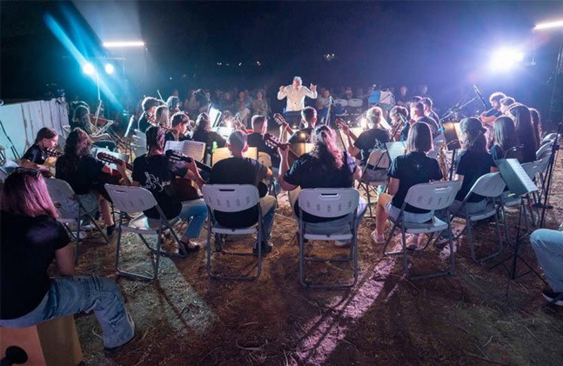Θερμό χειροκρότημα  για τους Artguitaristas  του Δημοτικού Ωδείου Βέροιας,  στο «Μusifanto 2025»  της Σίφνου 