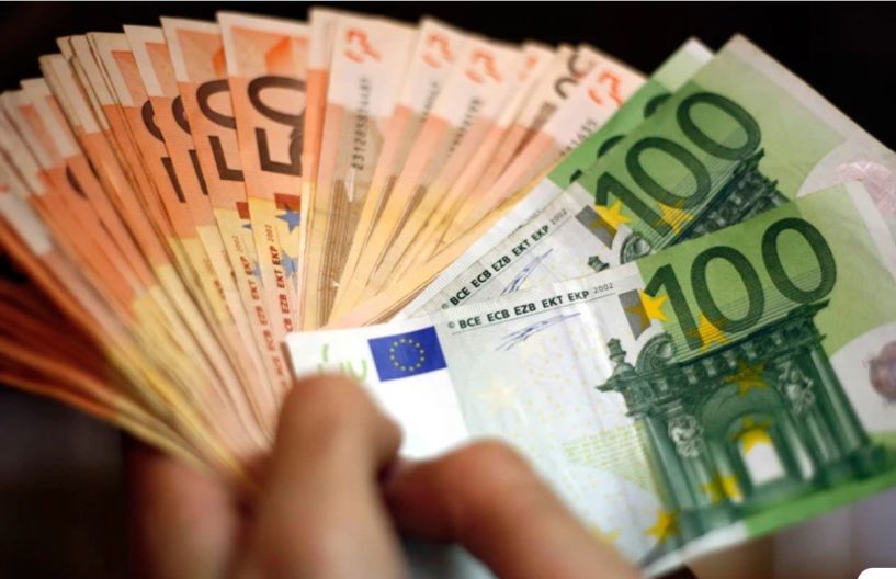 Επιστρεπτέα προκαταβολή: Τι κερδίζουν 700.000 επαγγελματίες και επιχειρήσεις από την αύξηση των δόσεων