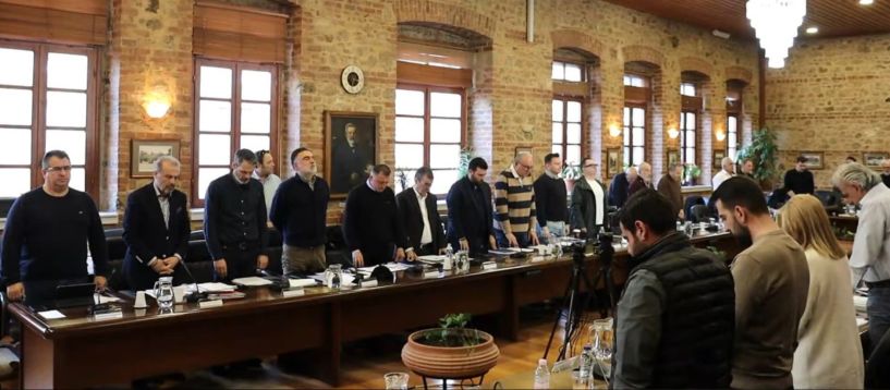 Ενός λεπτού σιγή στο Δημοτικό Συμβούλιο Βέροιας για τα θύματα των Τεμπών