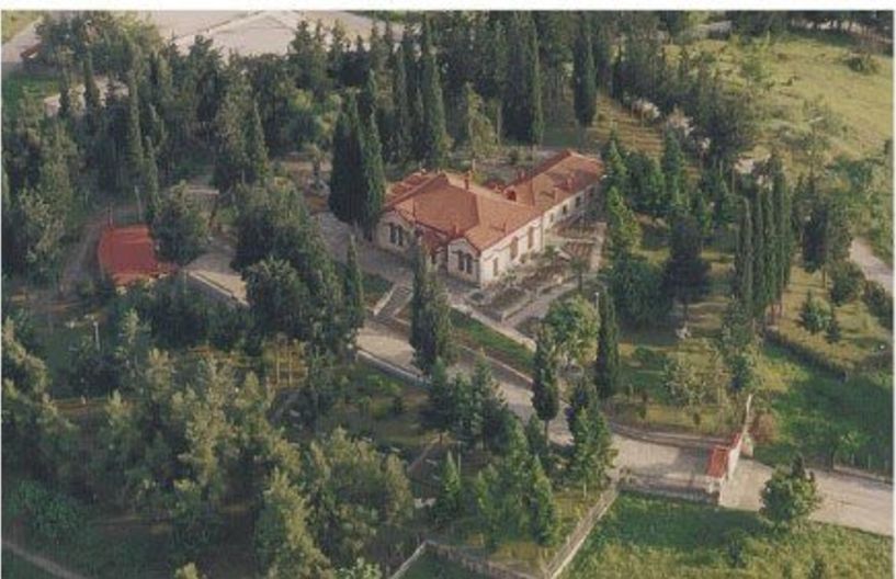 Σύνδεσμος Οικοπεδούχων Πολεμιστών-Τραυματιών-Θυμάτων Πολέμου  Δεν είναι μόνο οι ιδιοκτήτες της Βίλας Βικέλα αλλά και 120 μικροϊδιοκτήτες του Ο.Τ. που ακόμα περιμένουν! Διευκρινίσεις και επιστολή προς το Δημοτικό Συμβούλιο Βέροιας 