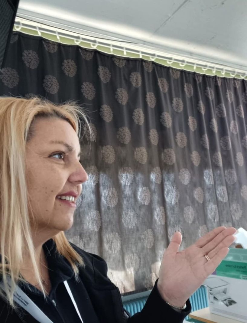 Tοποθέτηση απινιδωτή στο ΚΕΔΑΣΥ Ημαθίας εις μνήμην της εκπαιδευτικού Γεωργίας Κούτλα 