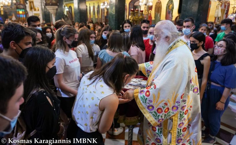 Πλημμύρισε η εκκλησία του Αγίου Αντωνίου στη Βέροια από μαθητές που θα διαγωνισθούν στις Πανελλαδικές Εξετάσεις