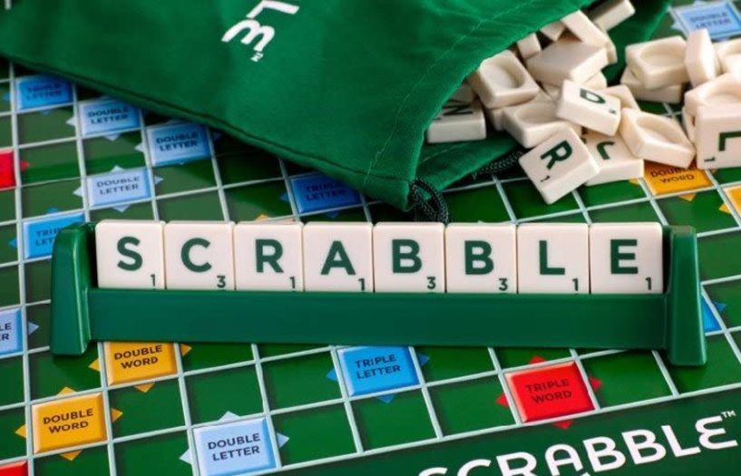 Scrabble: Η ιστορία του παιχνιδιού που φτιάχτηκε από έναν άνεργο και απορρίφθηκε από όλες τις εταιρείες