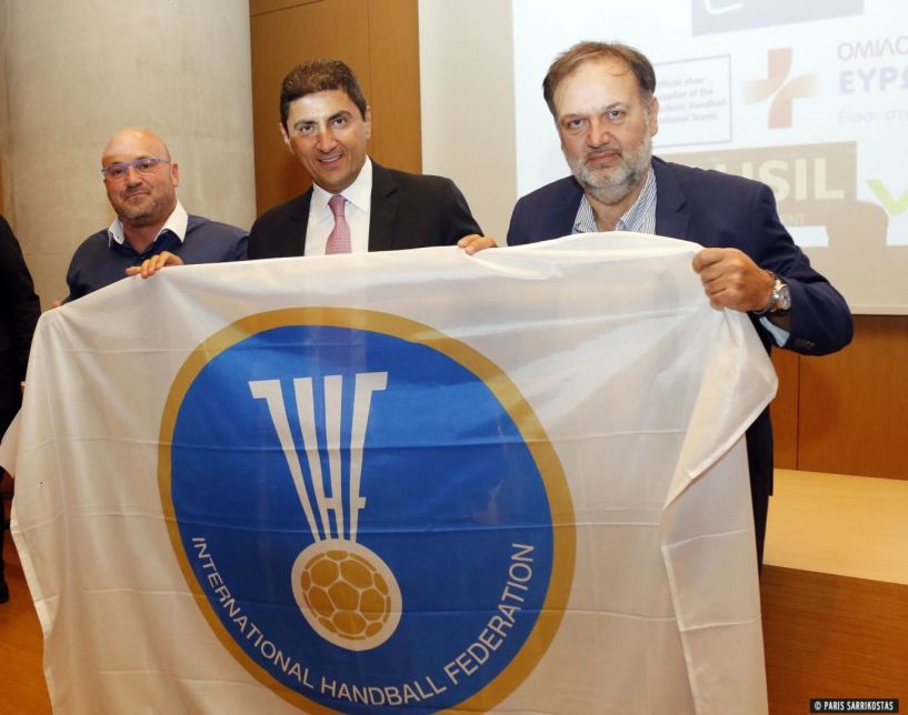 Η σημαία της Διεθνούς Ομοσπονδίας στο Υφυπουργείο Αθλητισμού