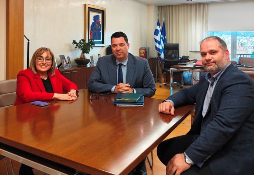 Στο επίκεντρο σημαντικά αναπτυξιακά ζητήματα του Δήμου Νάουσας     Συνάντηση του Δημάρχου Ηρωικής Πόλεως Νάουσας Νίκου Κουτσογιάννη με τον Υφυπουργό Παρά τω Πρωθυπουργώ Θανάση Κοντογεώργη