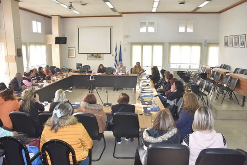 Δήμος Νάουσας: Σύσκεψη με τις σχολικές καθαρίστριες για εργασιακά θέματα