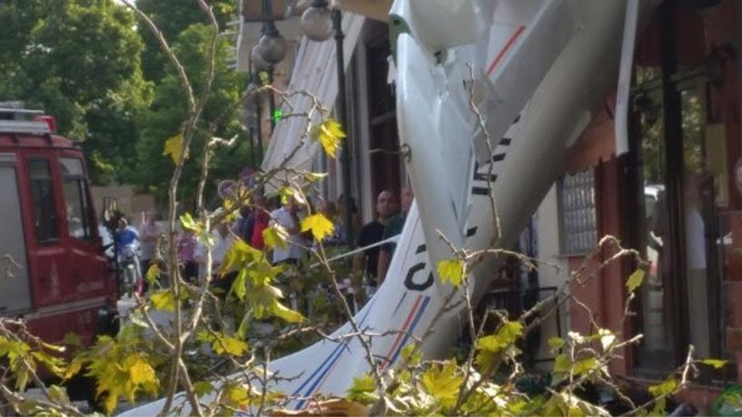 Έπεσε μονοκινητήριο αεροπλάνο σε σπίτι στις Σέρρες