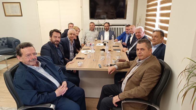Οι δυνατότητες αντιμετώπισης του φαινομένου παραμόρφωσης των πυρηνοκάρπων  και κυρίως των ροδακίνων, εξετάστηκαν χθες  σε ευρεία σύσκεψη στην ΠΕ Ημαθίας