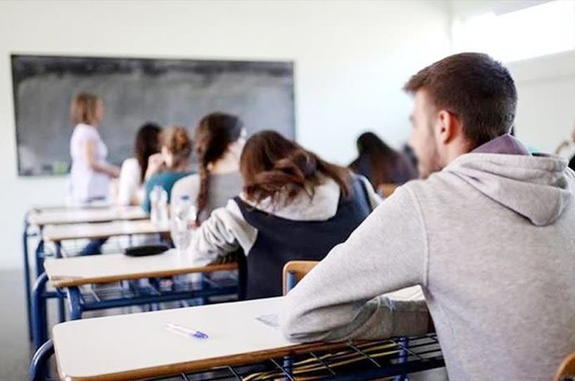 Επιστροφή στα θρανία και από βδομάδα απολυτήριες εξετάσεις στα Λύκεια