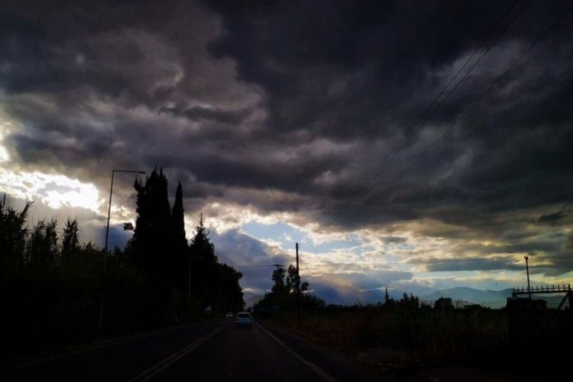 Καιρός αύριο: Που θα πέσουν βροχές και καταιγίδες – «Βουτιά» της θερμοκρασίας