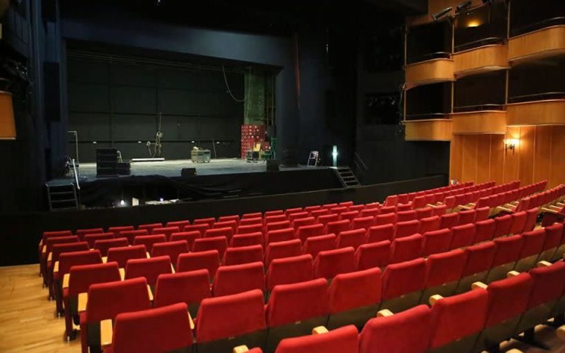 Αύριο ξεκινούν οι αιτήσεις για τις επιταγές θεάτρου της ΔΥΠΑ