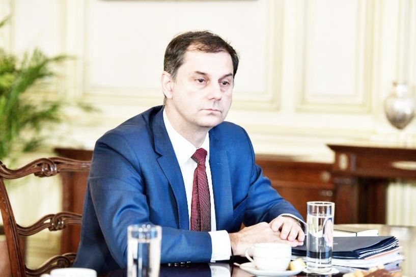 Βέβαιος ο Θεοχάρης ότι θα δούμε αυξήσεις, ελέω Μέσης Ανατολής – Δεν θα δεχθούμε, λέει, αναιτιολόγητες τιμές στα καύσιμα