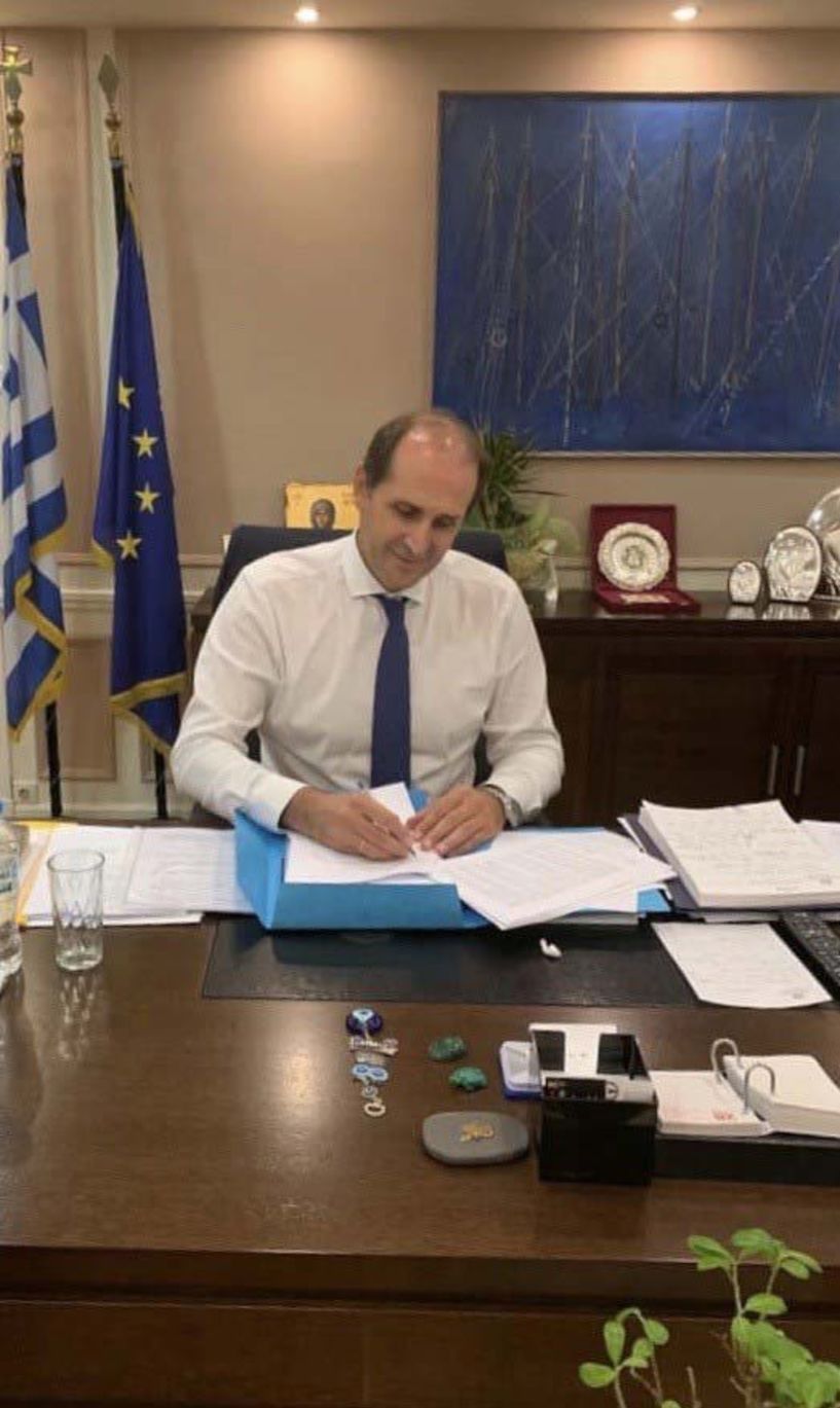 Με απόφαση του Υφυπουργού Οικονομικών  κ. Απόστολου Βεσυρόπουλου αναστέλλεται η καταβολή του ΦΠΑ και βεβαιωμένων οφειλών των επιχειρήσεων που επλήγησαν οικονομικά  λόγω του κορoνοϊού