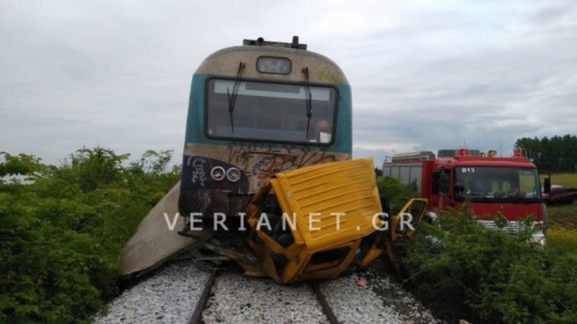 Δύο νεκροί, από σύγκρουση οχήματος με επιβατική αμαξοστοιχία στο ύψος Αγ. Γεωργίου Βέροιας