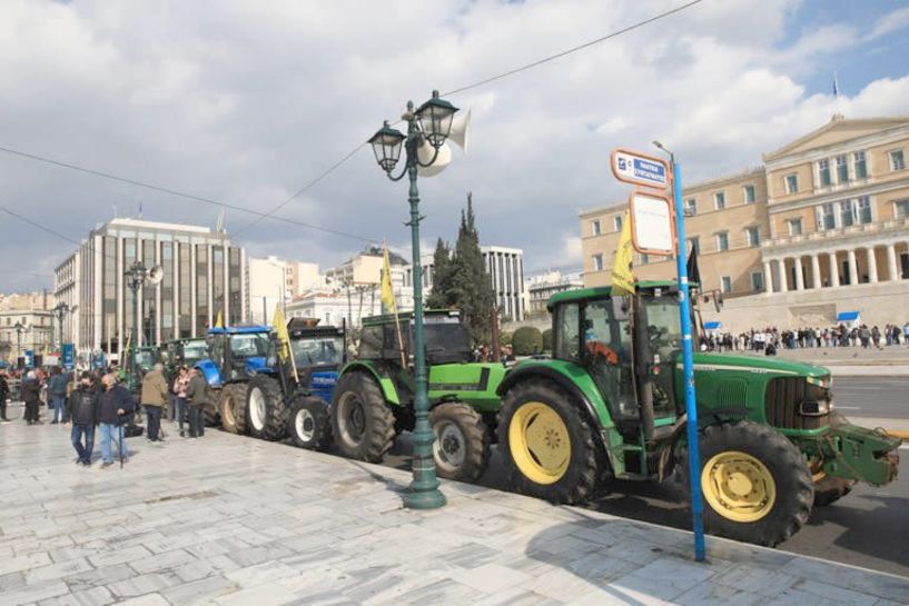 Κάθοδος στην Αθήνα για τη δικαίωση των αιτημάτων τους… Παναγροτικό «μπλόκο» χθες στην Πλατεία Συντάγματος, με χιλιάδες αγρότες και δεκάδες τρακτέρ -Δυναμική συμμετοχή και της Ημαθίας