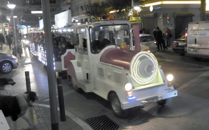 Κοντά στον βασιλικό ποτίζεται και η γλάστρα