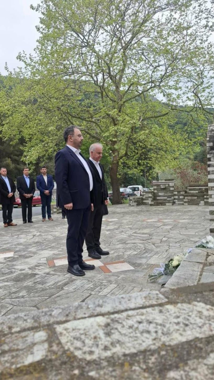 23 χρόνια από την  τραγωδία των Τεμπών-  Στο Μνημόσυνο των 21 μαθητών από το Μακροχώρι, ο Δήμαρχος Βέροιας