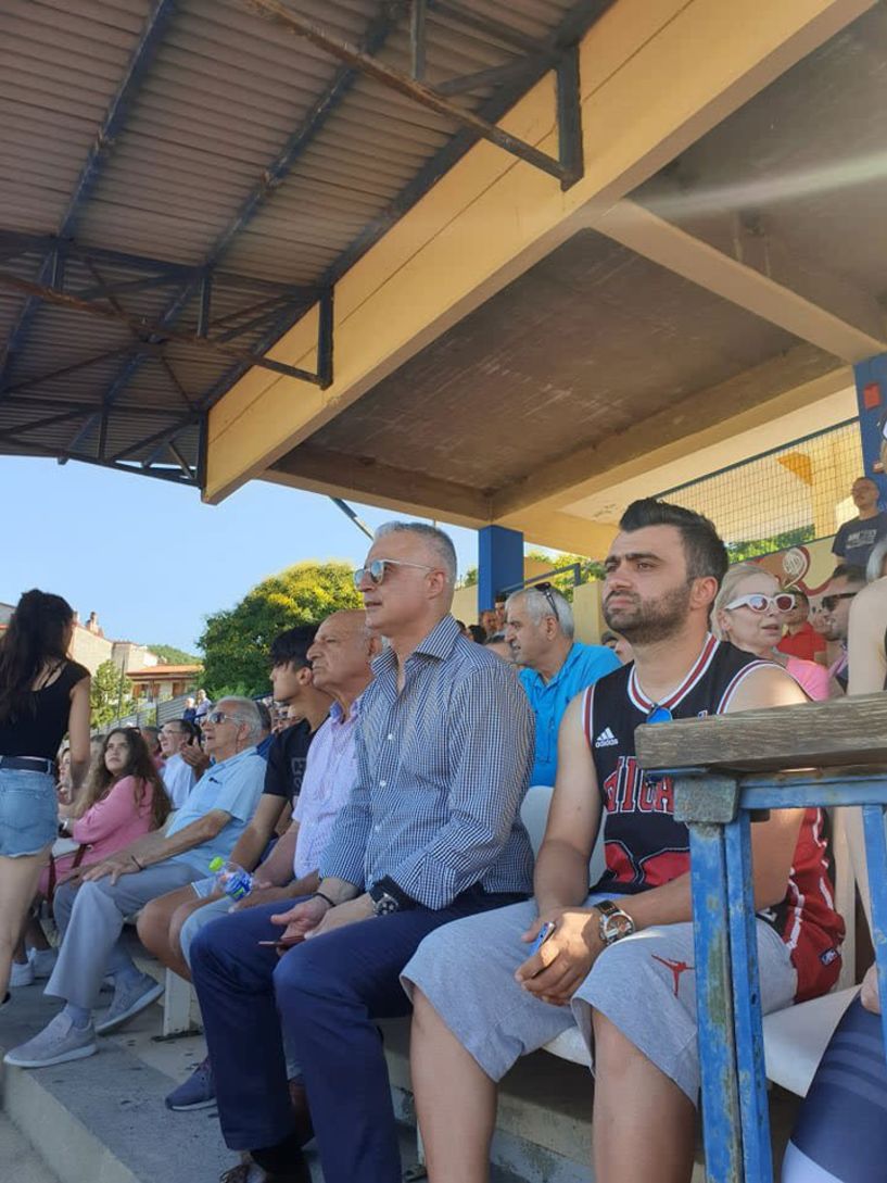 Ο υποψήφιος βουλευτής της Ν.Δ. Λάζαρος Τσαβδαρίδης στο φιλικό των βετεράνων της Νάουσας με τη Βέροια για τον Γρηγόρη Τρούπκο