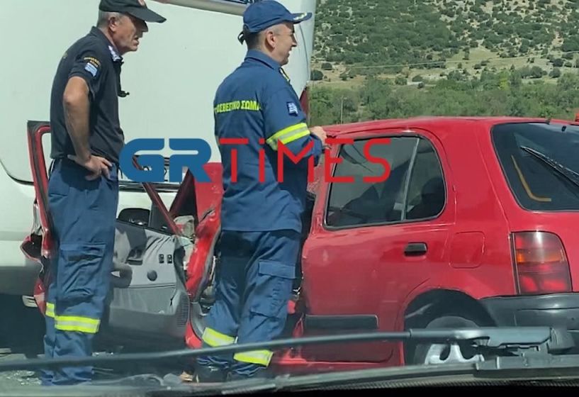 Θανάσιμο τροχαίο στα διόδια Πολυμύλου  - Αυτοκίνητο έπεσε πάνω σε λεωφορείο