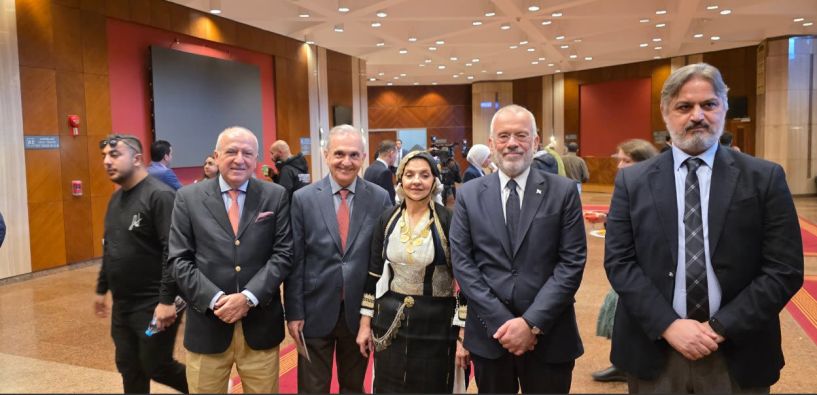 Η ΒΙΒΛΙΟΘΗΚΗ ΤΗΣ ΑΛΕΞΑΝΔΡΕΙΑΣ  ΥΠΟΔΕΧΘΗΚΕ ΤΟΥΣ ΑΛΕΞΑΝΔΡΟΥΣ ΤΟΥ ΒΑΡΛΑΜΗ  ΜΕ ΕΝΘΟΥΣΙΑΣΜΟ ΚΑΙ ΣΥΓΚΙΝΗΣΗ