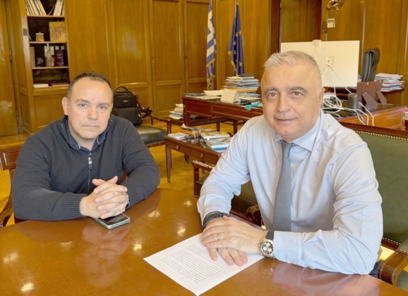 Λάζαρος Τσαβδαρίδης:  «Σημαντική ενίσχυση του ΕΚΑΒ Ημαθίας με 10 νέες θέσεις  μόνιμου προσωπικού» – Καρποφόρησε η σχετική συνεργασία με τον Πρόεδρο Εργαζομένων ΕΚΑΒ Ημαθίας για την αναβάθμιση των υπηρεσιών υγείας