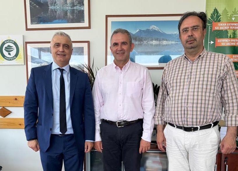 Επίσκεψη του Υφυπουργού Ανάπτυξης στον Γενικό Διευθυντή Δασών και Δασικού Περιβάλλοντος για την κατασκευή υπόγειου πάρκινγκ στην περιοχή Αγίων Αναργύρων στη Βέροια