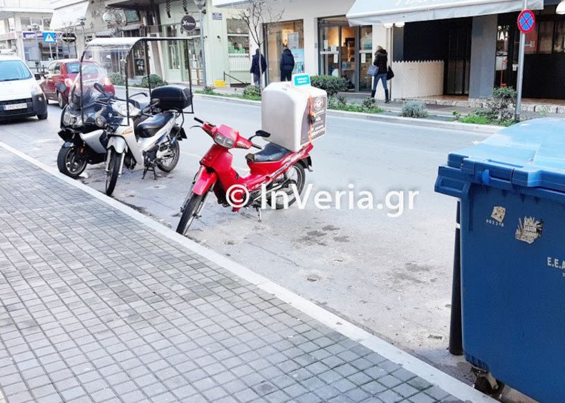 «Ξηλώθηκαν» οι σιδεριές στους χώρους στάθμευσης δικύκλων στο κέντρο της Βέροιας