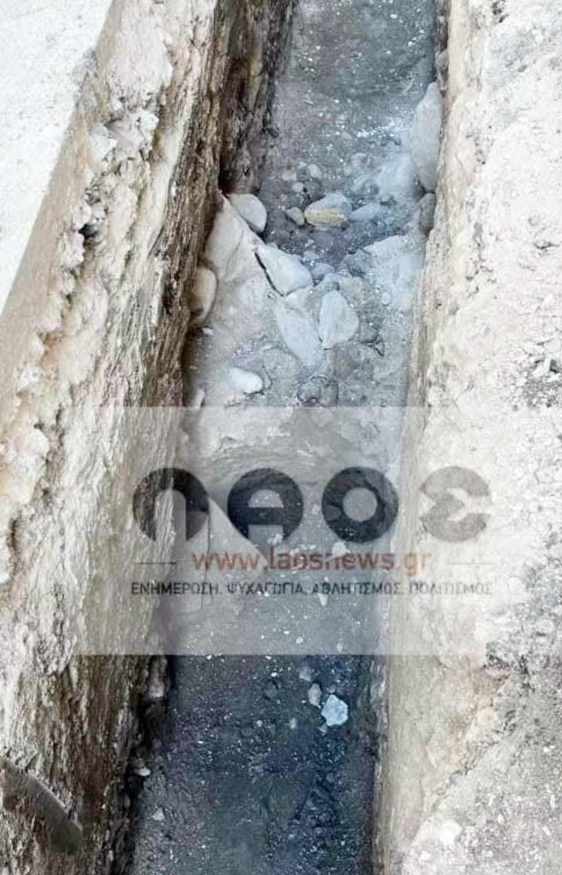 Ελέγχονται πέτρες στην εκσκαφή της ΔΕΥΑΒ στο κέντρο της Βέροιας που διακόπτουν και πάλι τις εργασίες
