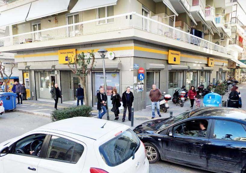 Ένας «απίθανος» πελάτης αναστάτωσε το κατάστημα της Πειραιώς στην Βενιζέλου