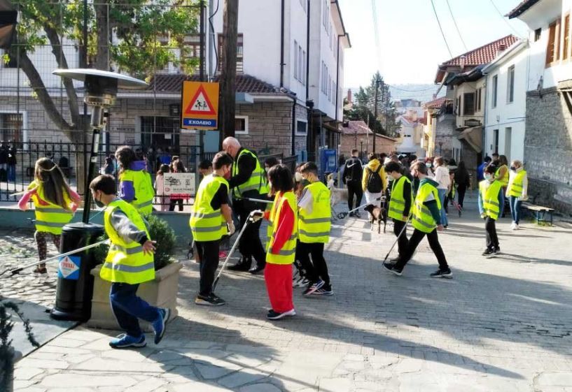 Μαθητές και δασκάλες έδωσαν το παράδειγμα και το μήνυμα, για δρόμους χωρίς σκουπίδια