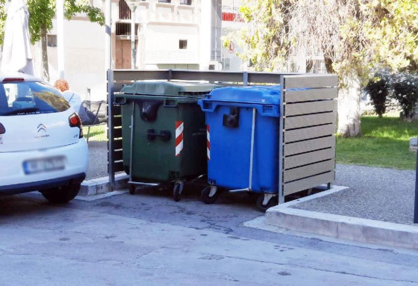 Καλαίσθητη κάλυψη των κάδων στην πλατεία Κόρακα…ως «πιλότος» για τουριστικά σημεία της Βέροιας