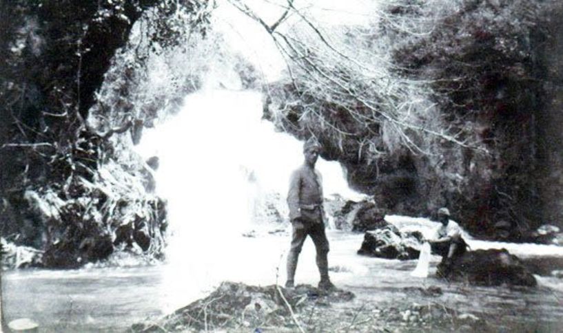 ΜεΜιαΜατια - Εκστρατεία Γάλλων. Το 1916. Σε καταρράκτη της Βέροιας