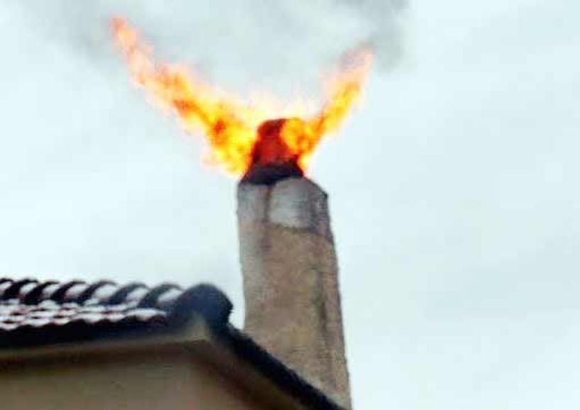 Καθαρίστε τα τζάκια για να μην «λαμπαδιάσουν»