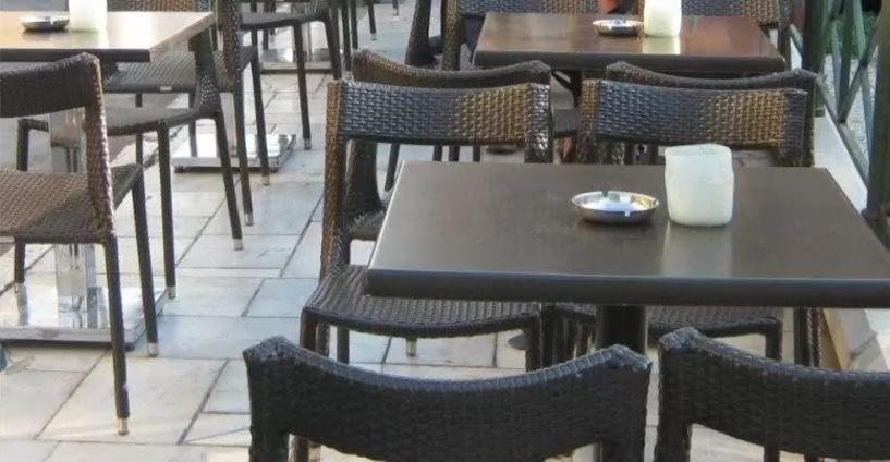 Πάνω από 2.000 καταγγελίες, για τραπεζάκι…πιο έξω!