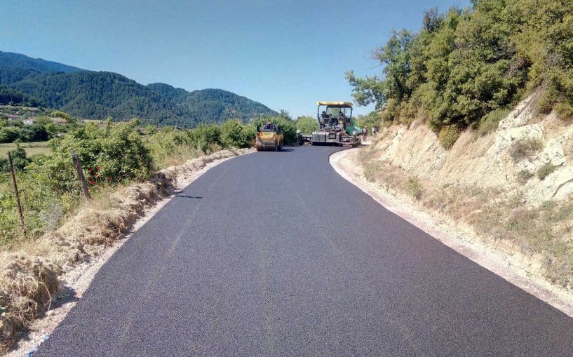 Συνεχίζονται οι ασφαλτοστρώσεις σε δημοτικά διαμερίσματα του Δήμου Βέροιας 