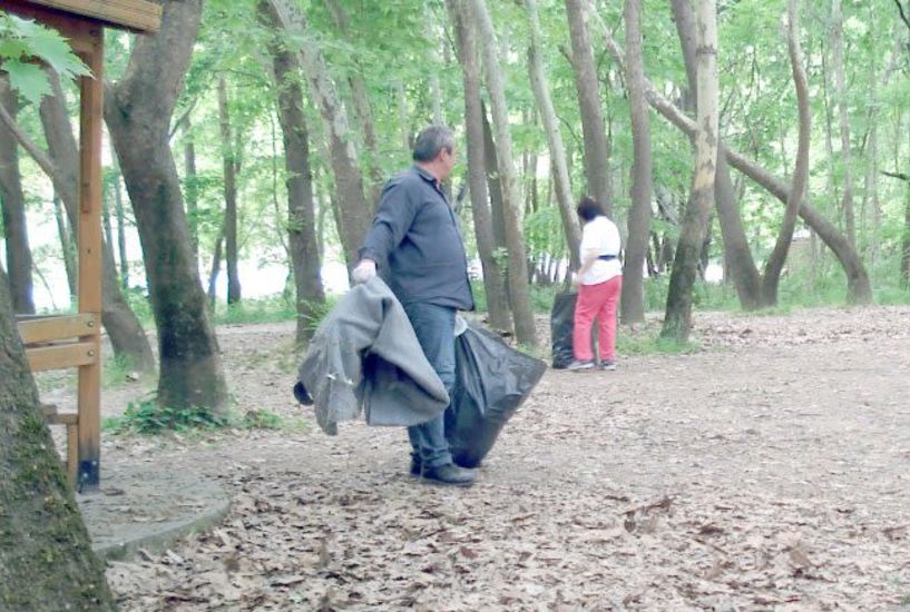 Εθελοντές με την στήριξη του Δήμου Βέροιας καθάρισαν παραποτάμια περιοχή του Αλιάκμονα