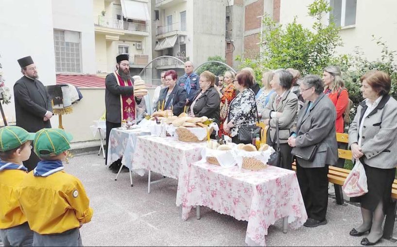 Αρτοκλασία στον ναΐσκο  Αγίων Κωνσταντίνου και Ελένης