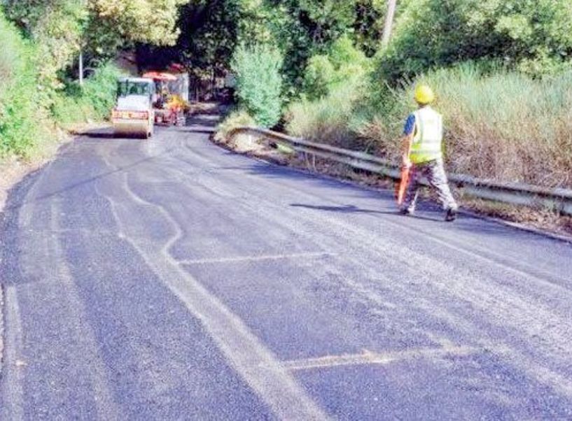 Προσοχή στο δρόμο από διασταύρωση Κουστοχωρίου  έως Κάτω Βέρμιο, λόγω εργασιών