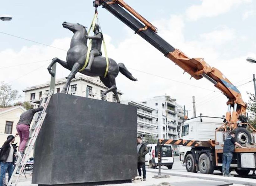 «Σηκώθηκε» άγαλμα του Μ. Αλεξάνδρου  στο κέντρο της Αθήνας