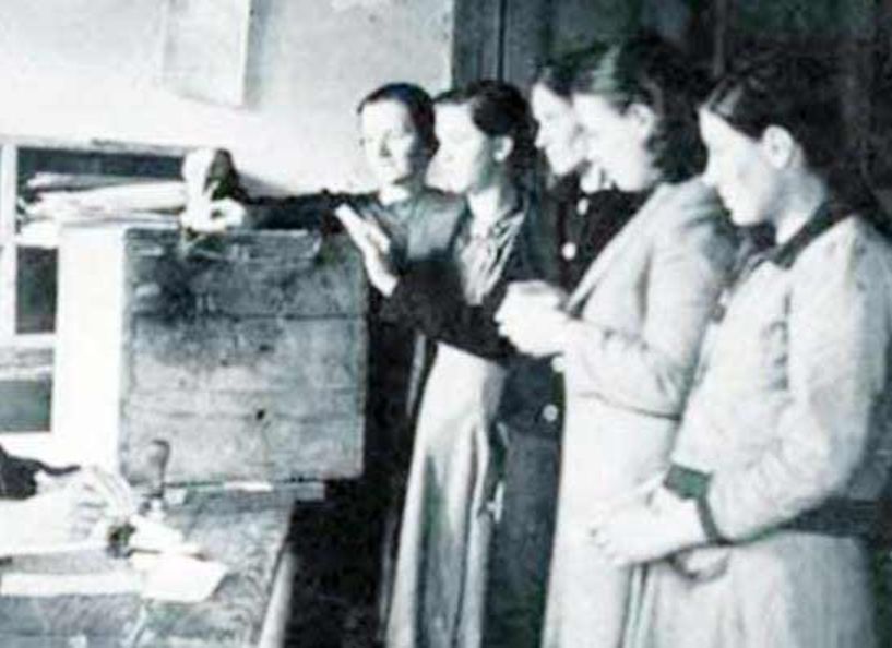 Τέτοια εποχή, το 1934, ψήφισαν για πρώτη φορά γυναίκες, άνω των 30 ετών