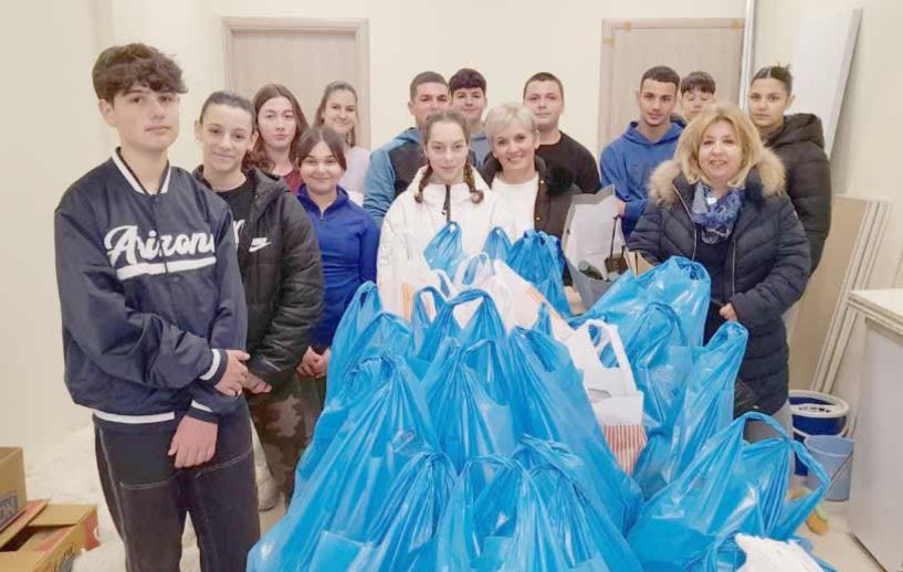 Προσφορά Αγάπης του 2ου Γυμνασίου Βέροιας στην ενορία της Υπαπαντής