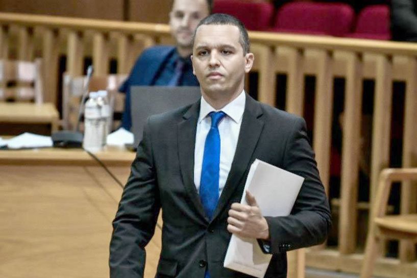 Με τις ψήφους ΝΔ και ΠΑΣΟΚ πέρασε  η τροπολογία «μπλόκο» στον Κασιδιάρη