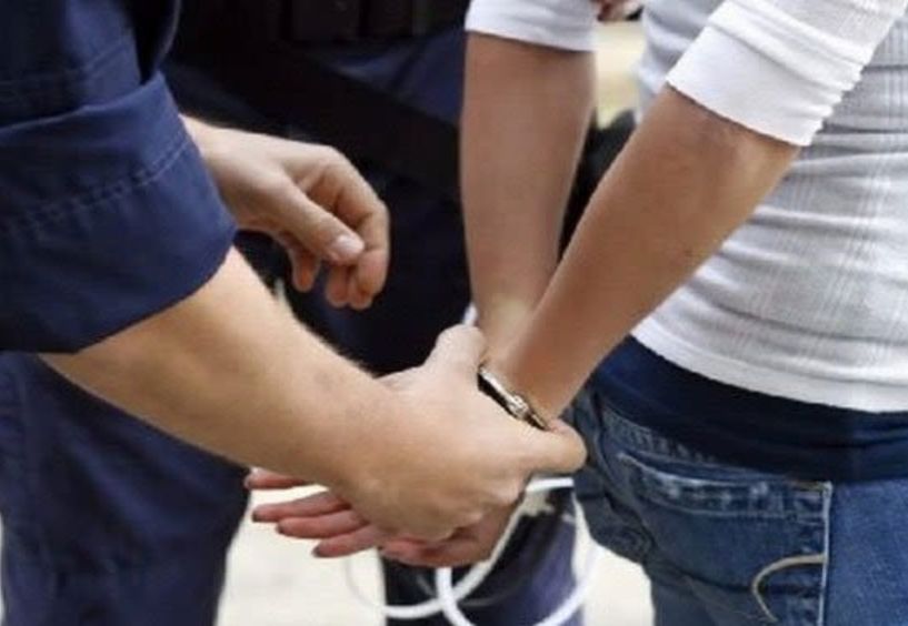 Συλλήψεις ανηλίκων για κλοπή εργαλείων από όχημα