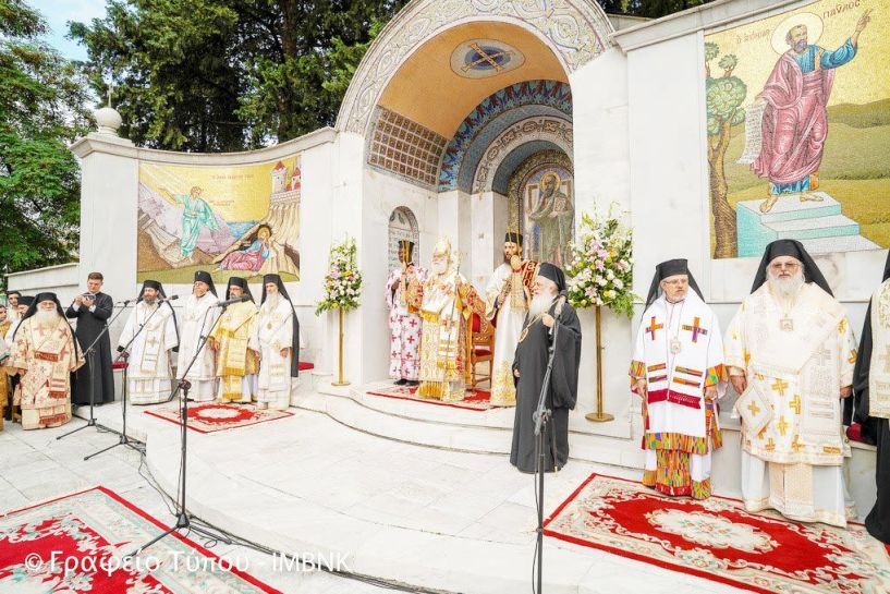 Πατριάρχης Αλεξανδρείας,   από τη Βέροια:   Ο πρωτοκορυφαίος Παύλος είναι ο κληρονόμος   του Μ. Αλεξάνδρου, της ένωσης Ανατολής και Δύσης