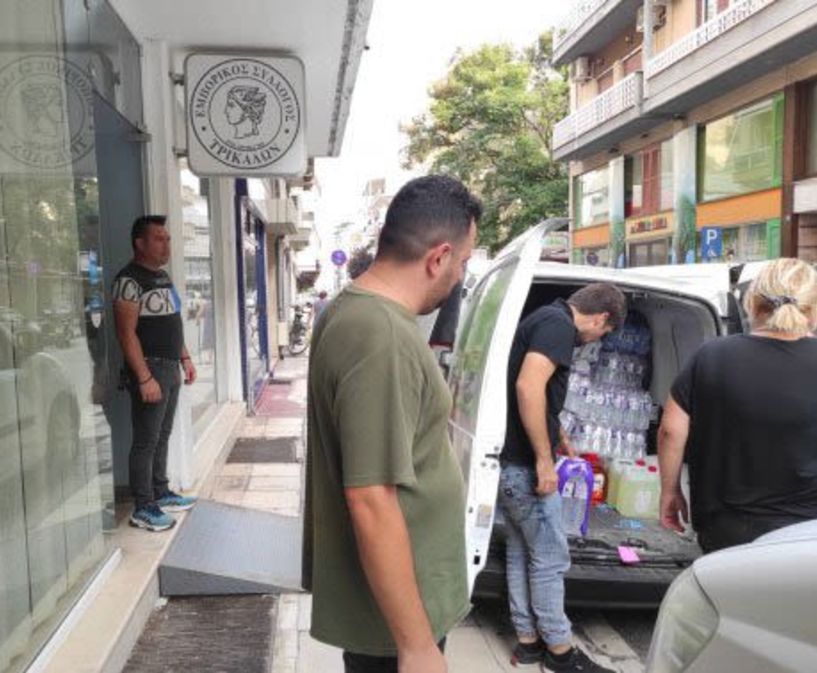 Ανθρωπιστική βοήθεια στους πλημμυροπαθείς της Θεσσαλίας απο τον εμπορικό σύλλογο Αλεξάνδρειας